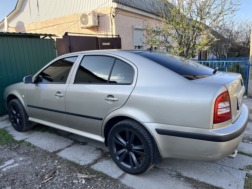 Шкода тур-2005 1.6 MPI