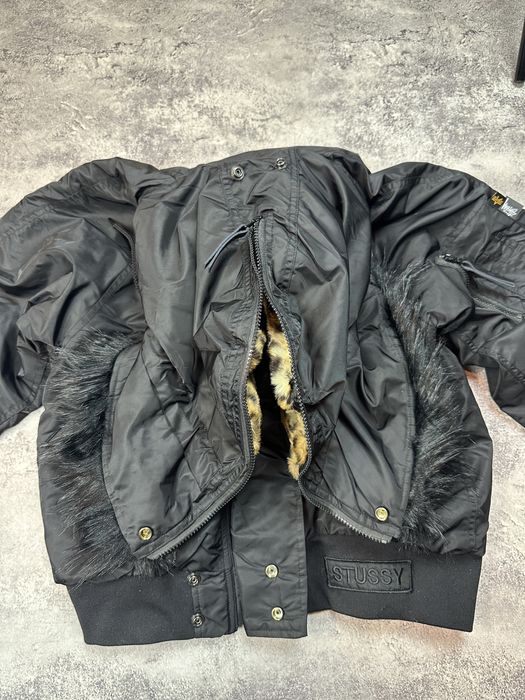 Курточка пуховик бомер alpha indusrties x stussy куртка