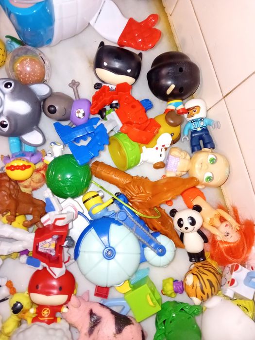 Conjunto de Bonecos e Figuras Diversos