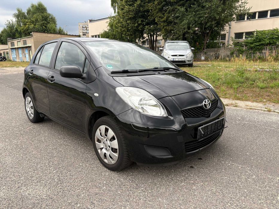 Toyota Yaris, 1,3 , mały przebieg 130 tyś km.  5-d, klima, 6 biegów