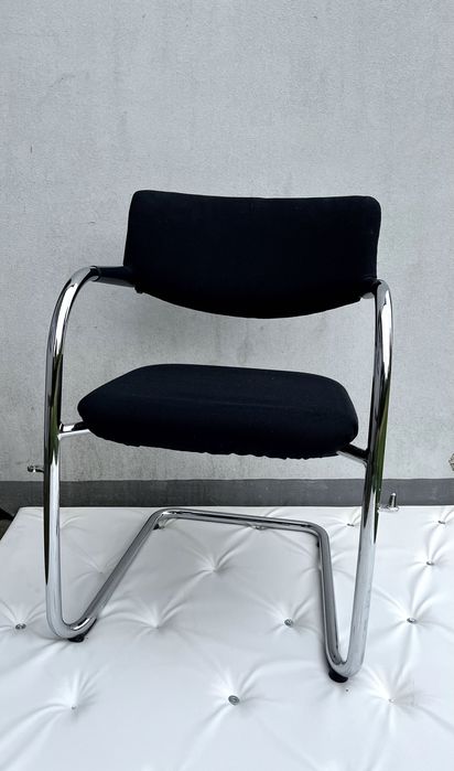 Krzesło konferencyjne z podłokietnikami