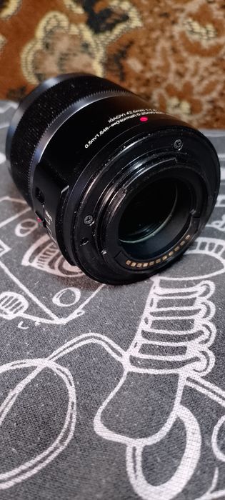 Светосильный объектив XIAOYI 42.5mm 1:1.8
