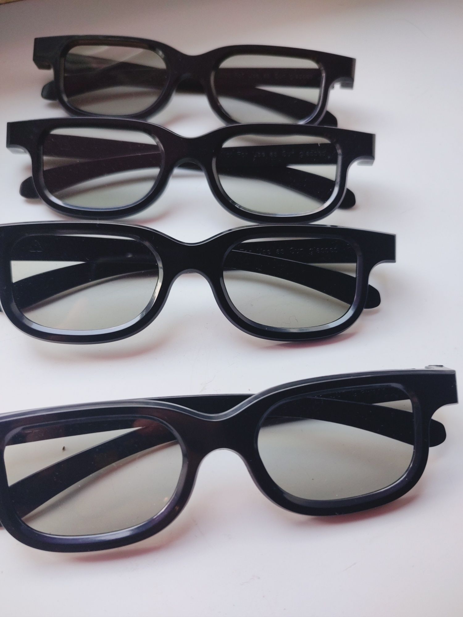3-D окуляри для кінотеатру
