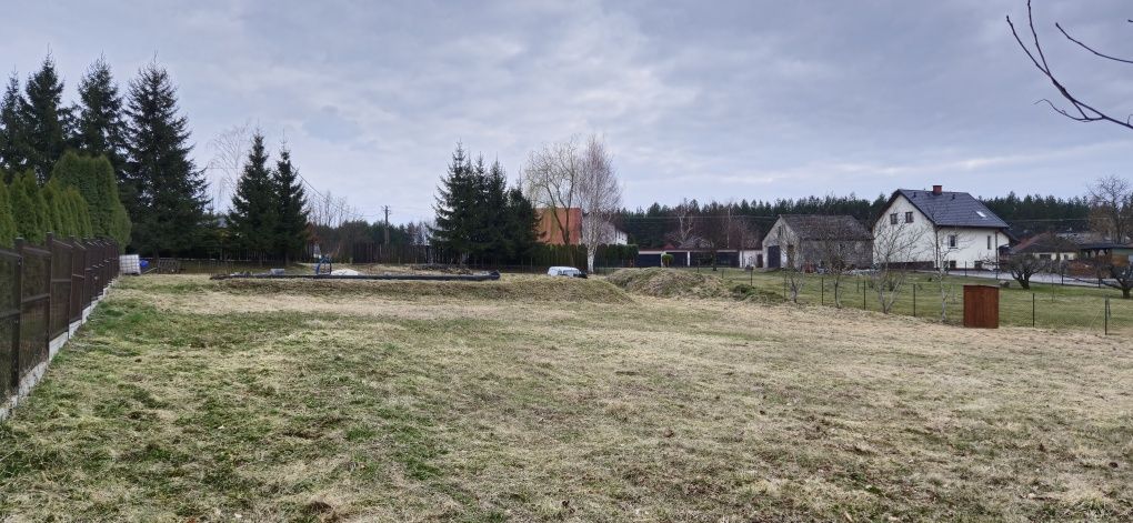 Działka budowlana z fundamentami