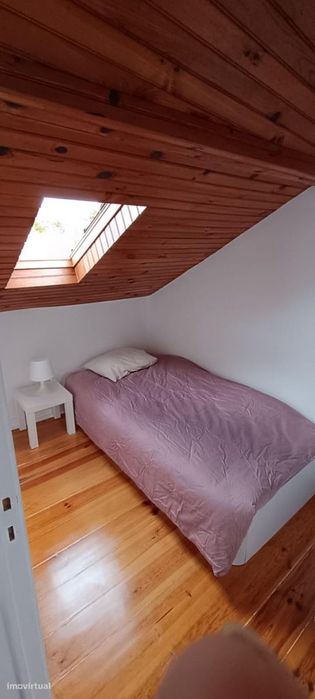 778067 - Quarto com cama de solteiro em...