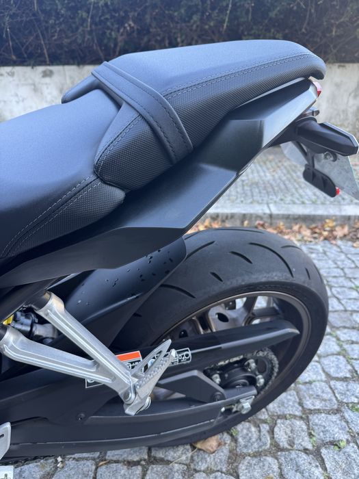 Honda CB650r preta