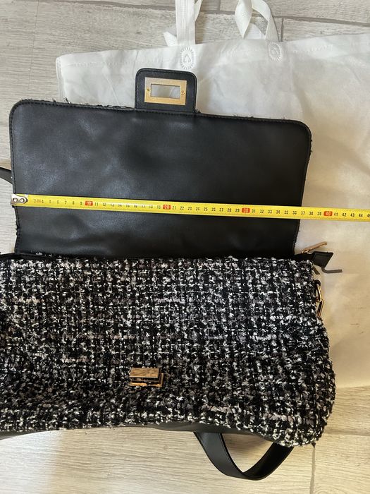 Сумка Chantal Firenze , у стилі Shanel з золотими додатками.