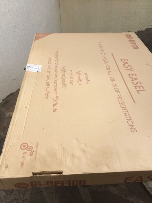 Cavalete Tripé elegante, ideal p/ as suas conferências!