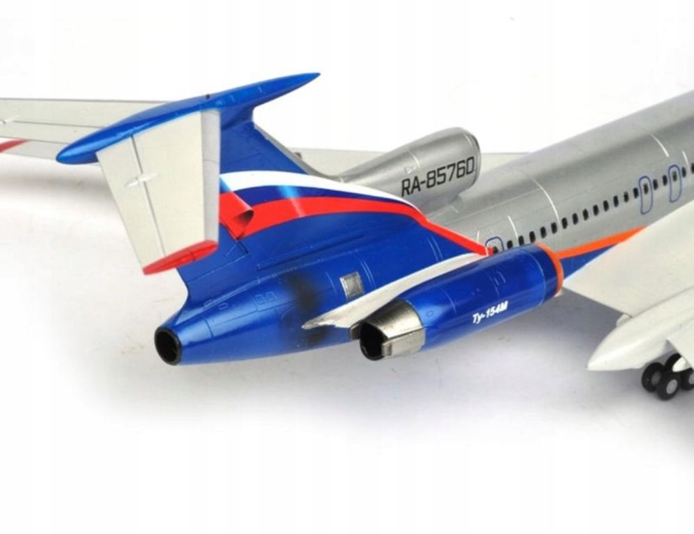 Zvezda 7004 Samolot pasażerski Tupolew Tu-154M model skala 1/144
