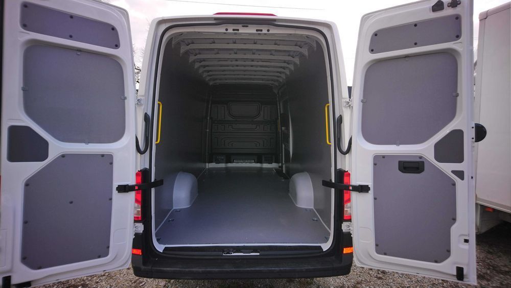 Zabudowy samochodów dostawczych // KNAUTECH //  VW Crafter L5H3