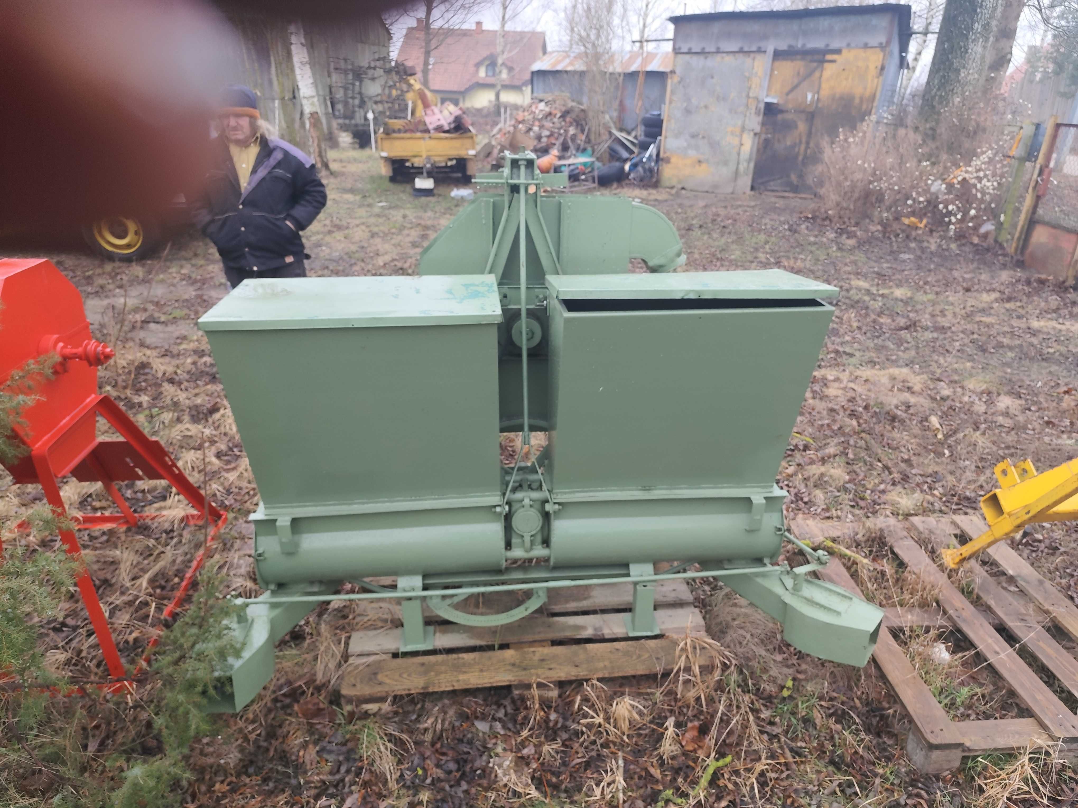 Pneumatyczny siewnik do nawozów