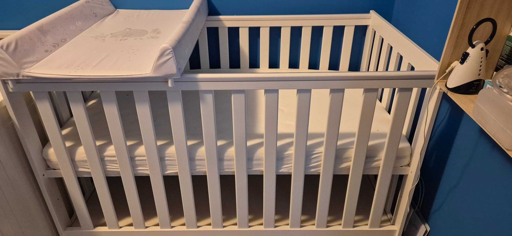 Łóżeczko dla dziecka + materac + przewijak