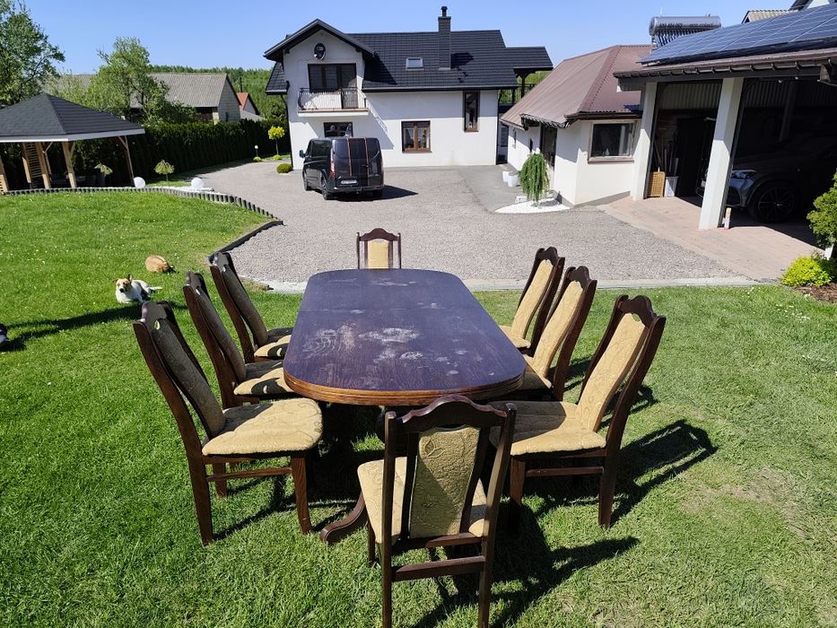 Stół rozkładany z 8-mioma krzesłami