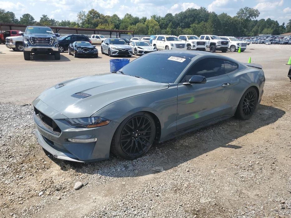 Ford Mustang Piękny kolor, piękny ryk silnika V8
