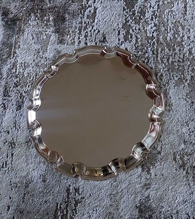 Вишукане срібне блюдо