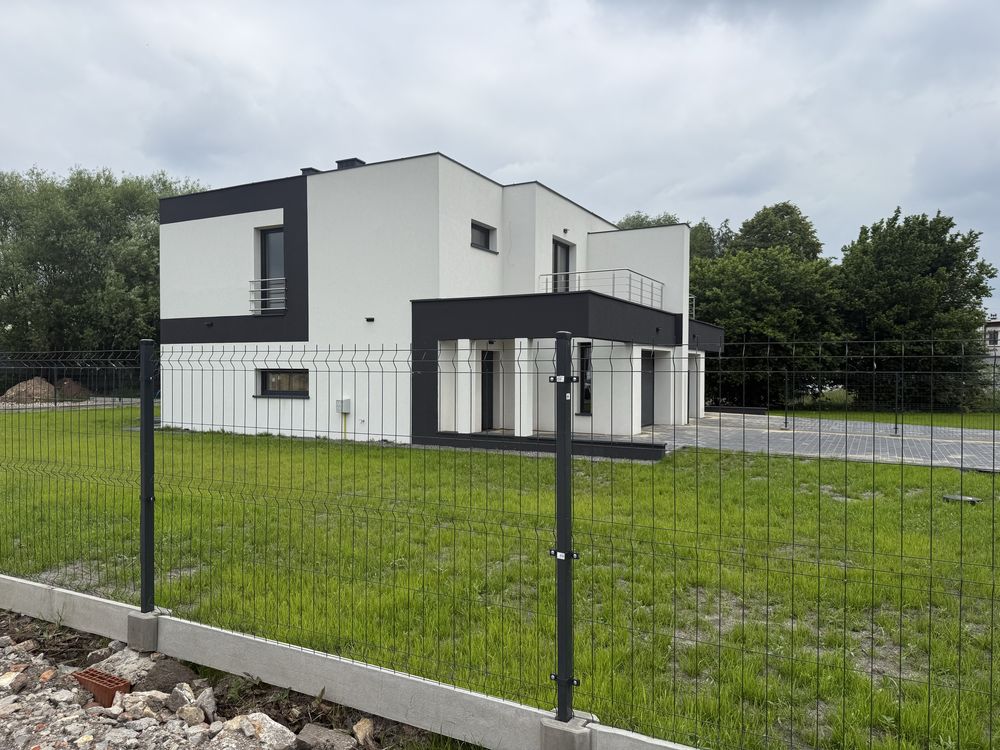 Dom bliźniak w centrum Zawiercia - dostępna jedna połowa