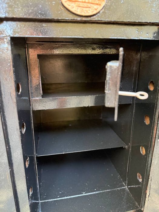 Продам сейф,огне-взломостойкий.