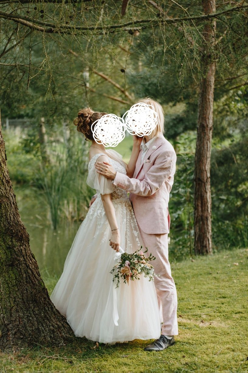 Piękna suknia ślubna w kwiaty
