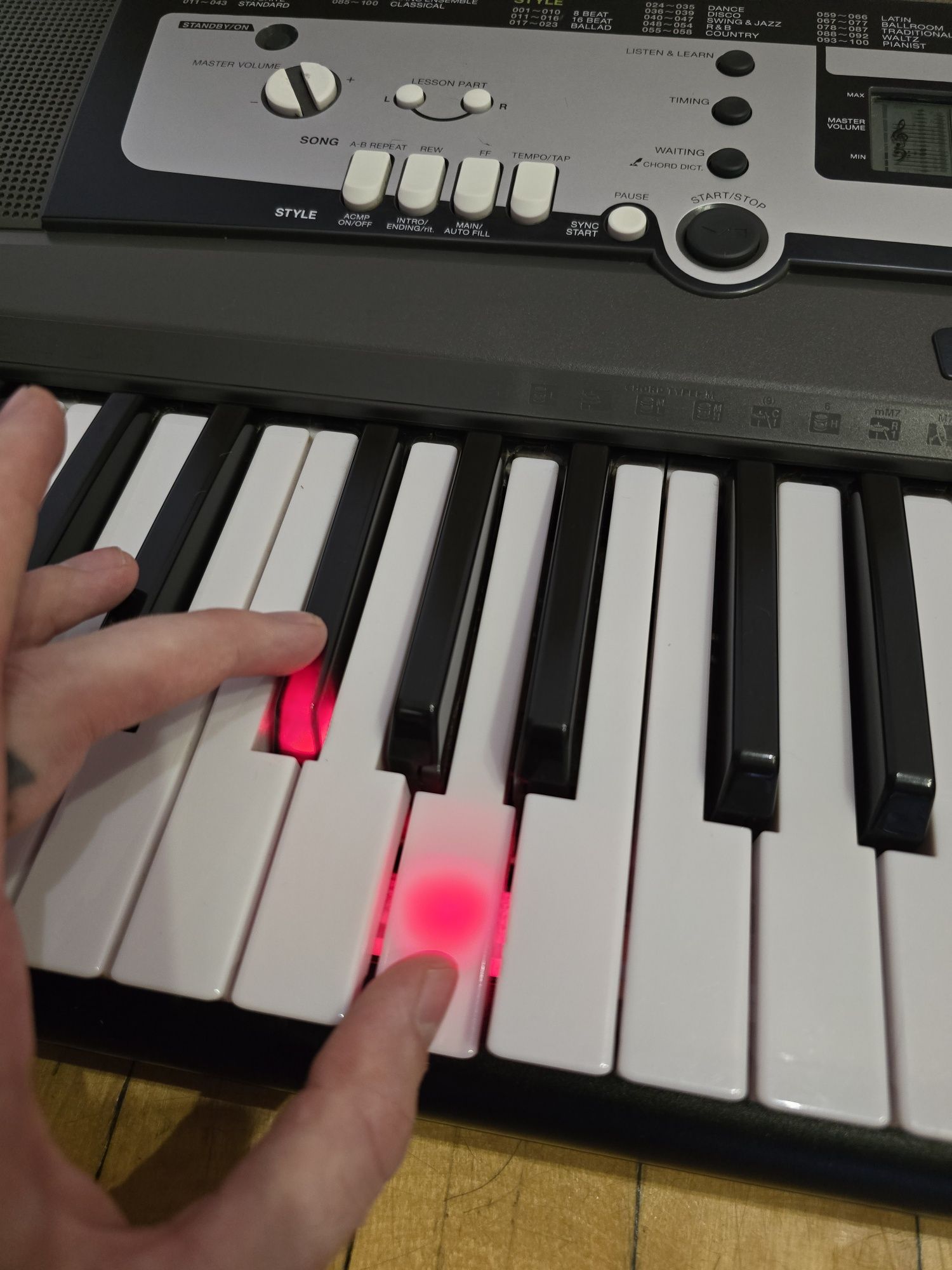 Синтезатор Yamaha EZ-200 (з підсвіткою клавіш)
