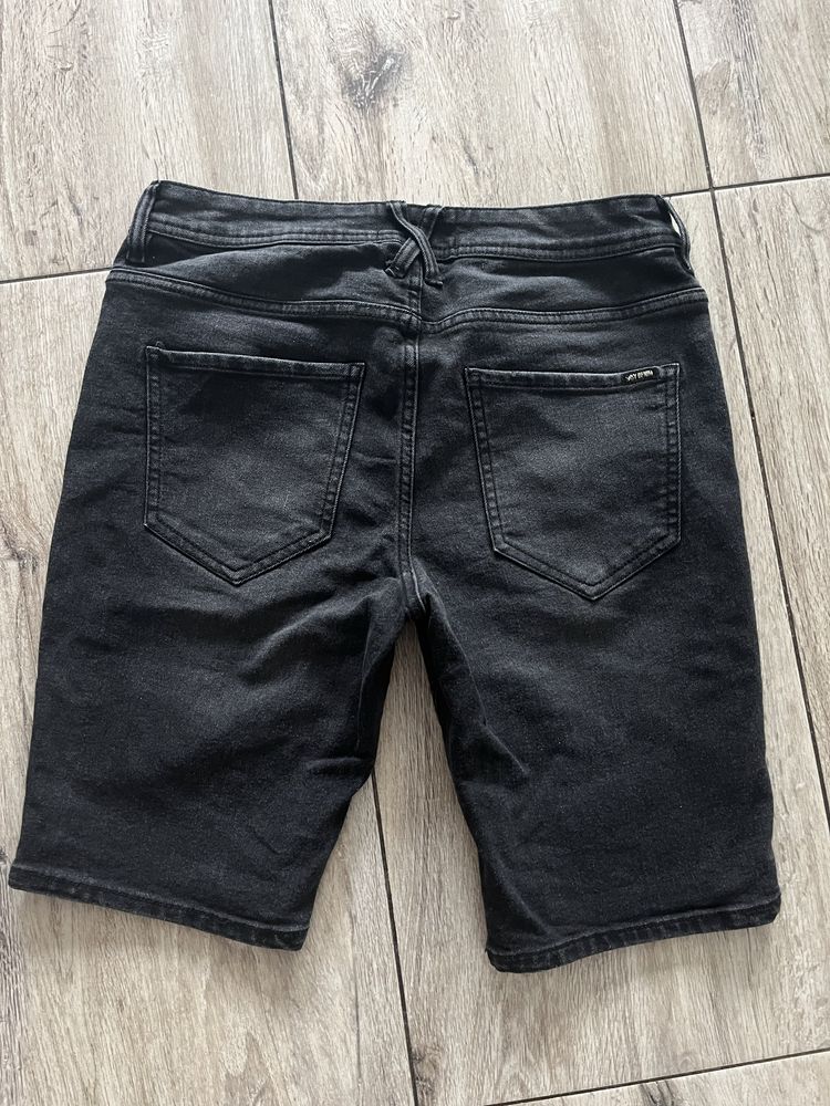 Krotkie spodnie spodenki jeansowe sinsay 28