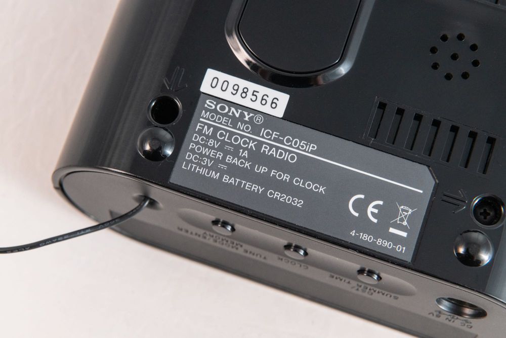 Radiobudzik z funkcją dokującą SONY ICF-C05iP | komplet