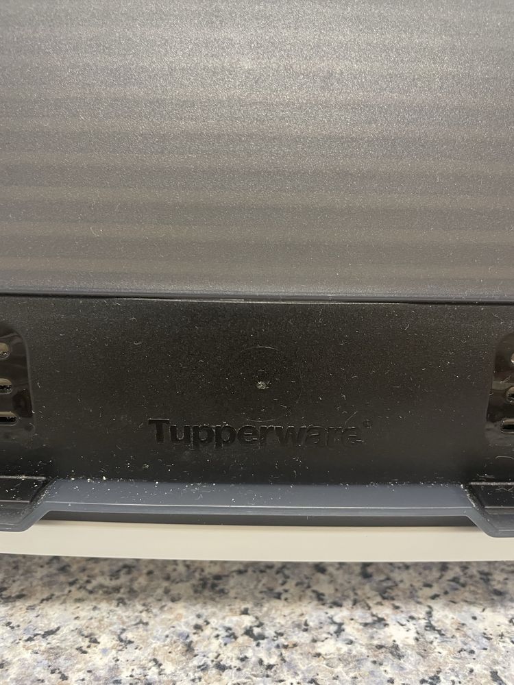Caixa de pao tupperware