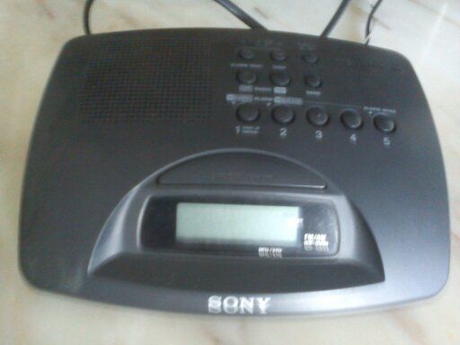 Radio despertador Sony como novo a funcionar 100% vend troc