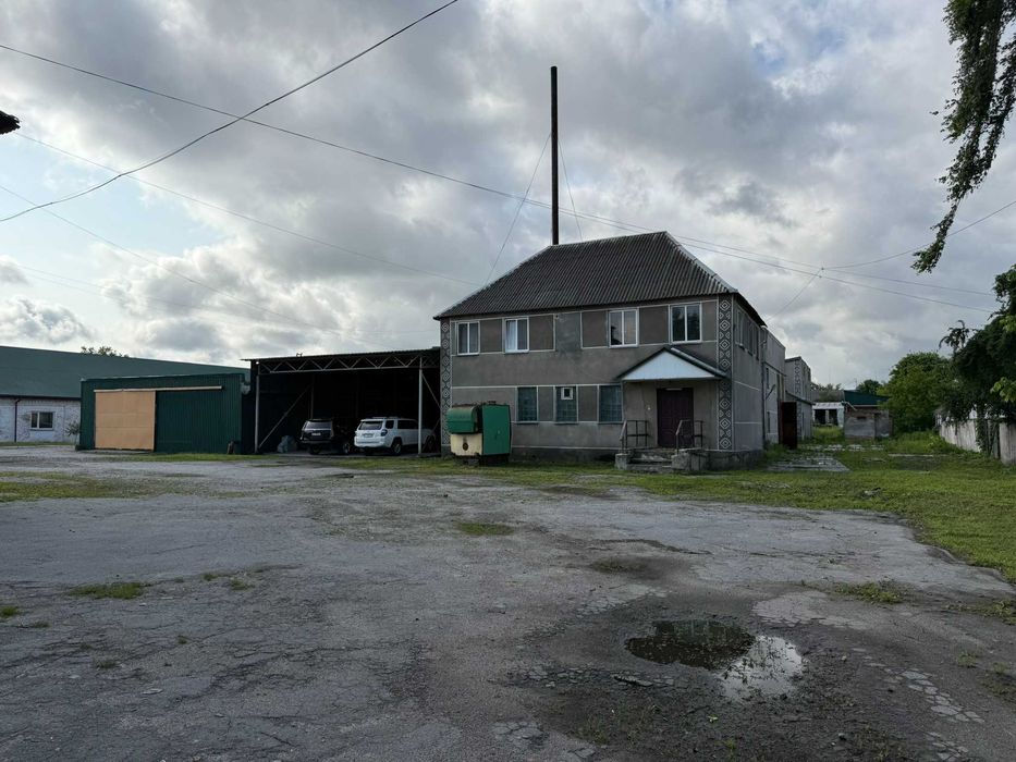 Продаж виробничого комплексу 4320 м2 та 2 га у Житомирська обл, Чуднів