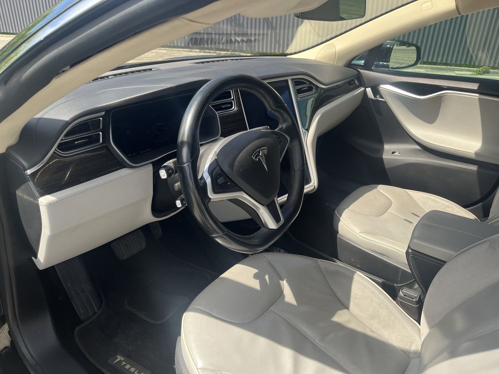 Tesla model S 2014