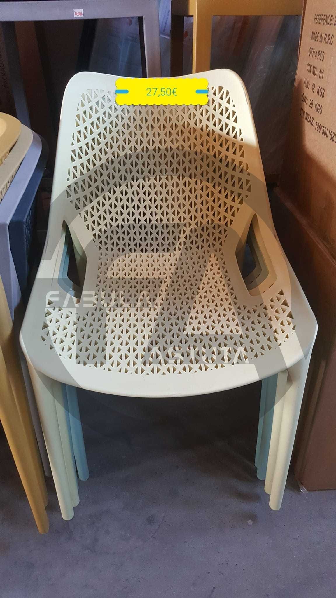 Cadeiras para exterior em polipropileno