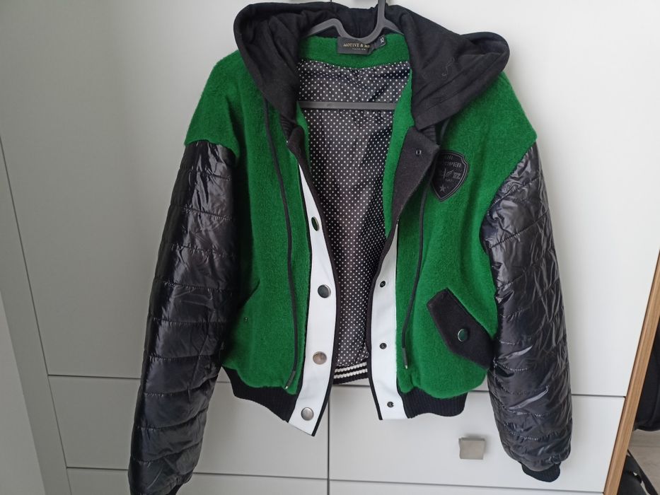 Kurtka bomberka z kapturem Motive&More XS