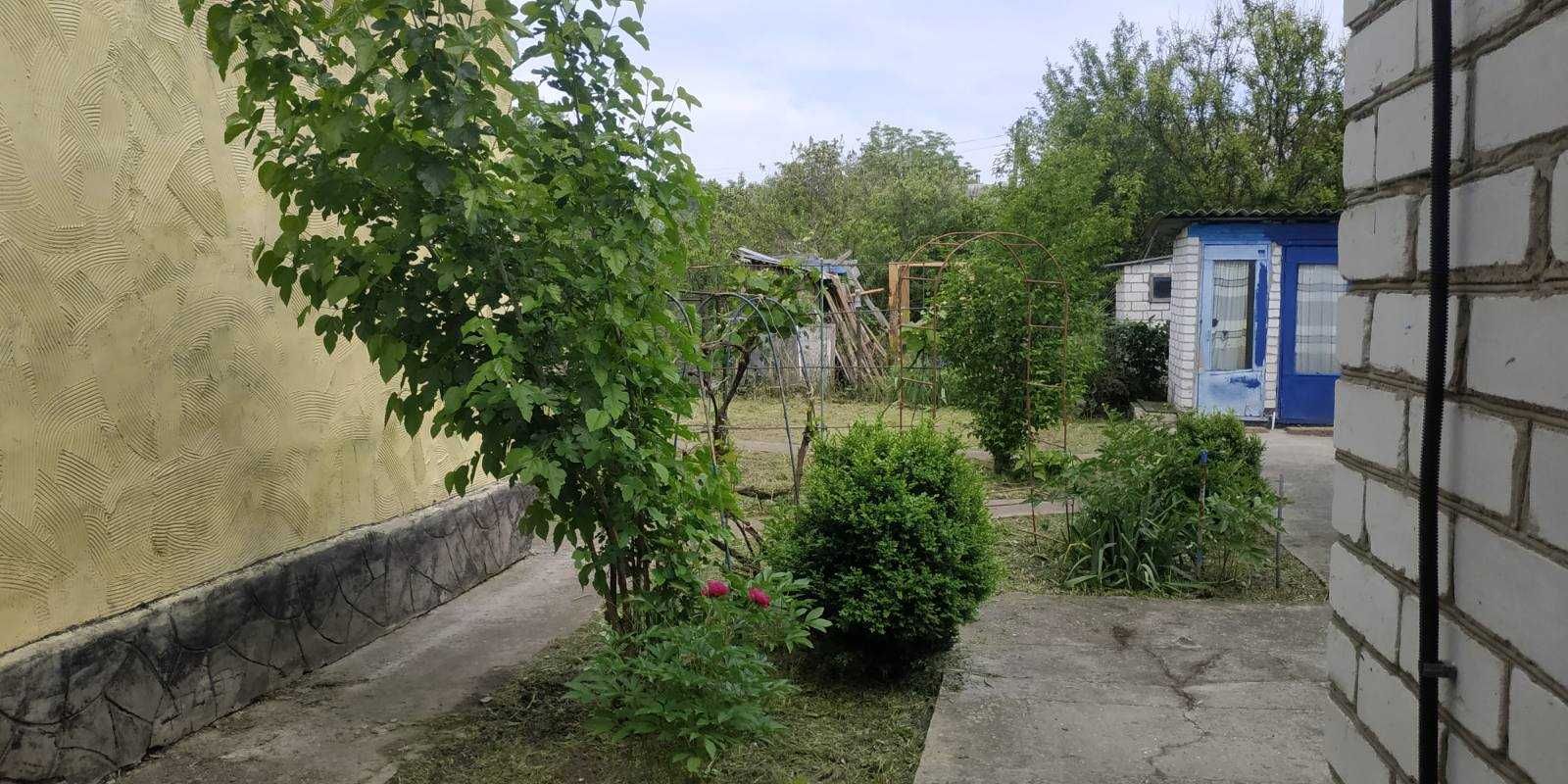 Два садових будинки на одній земельній ділянці в межах міста