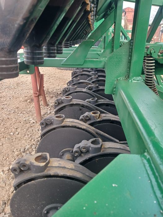 В наявності .Сівалка сз  2.7 навісна. На  18сошникі