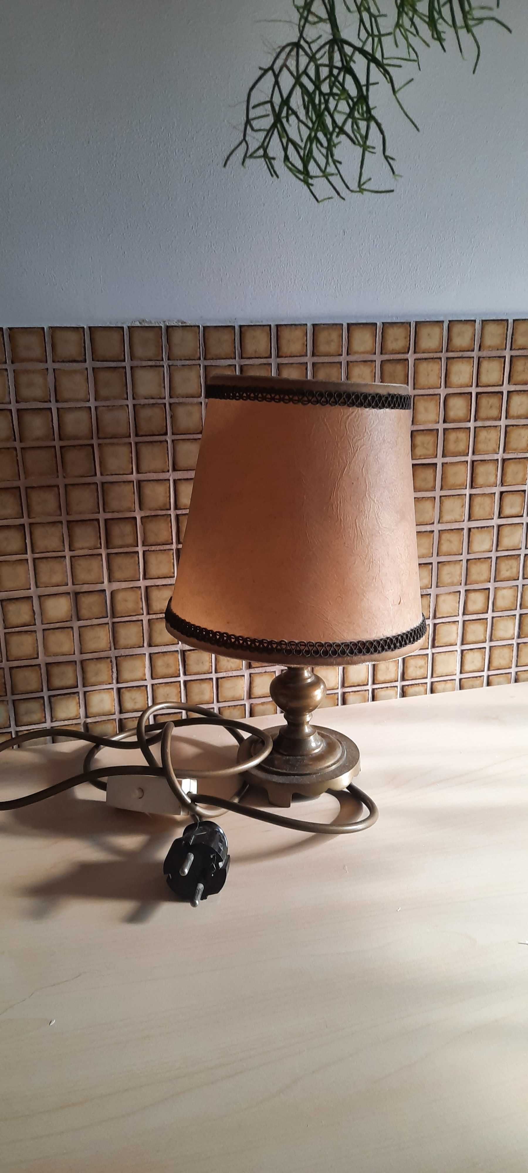 Lampka nocna klosz ze skóry