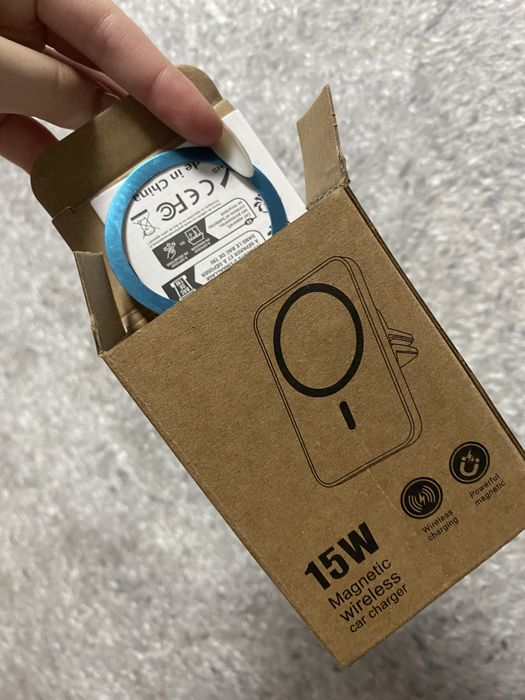 Бездротова зарядка-тримач з кріпленняи в авто