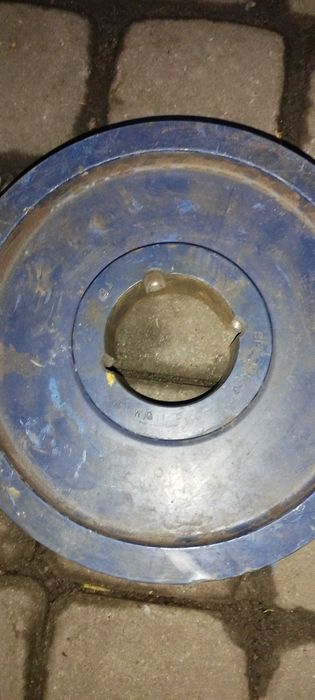 Koło pasowe 240 mm , wewnątrz 65 mm , 6 kg  ,3 paski 11 mm