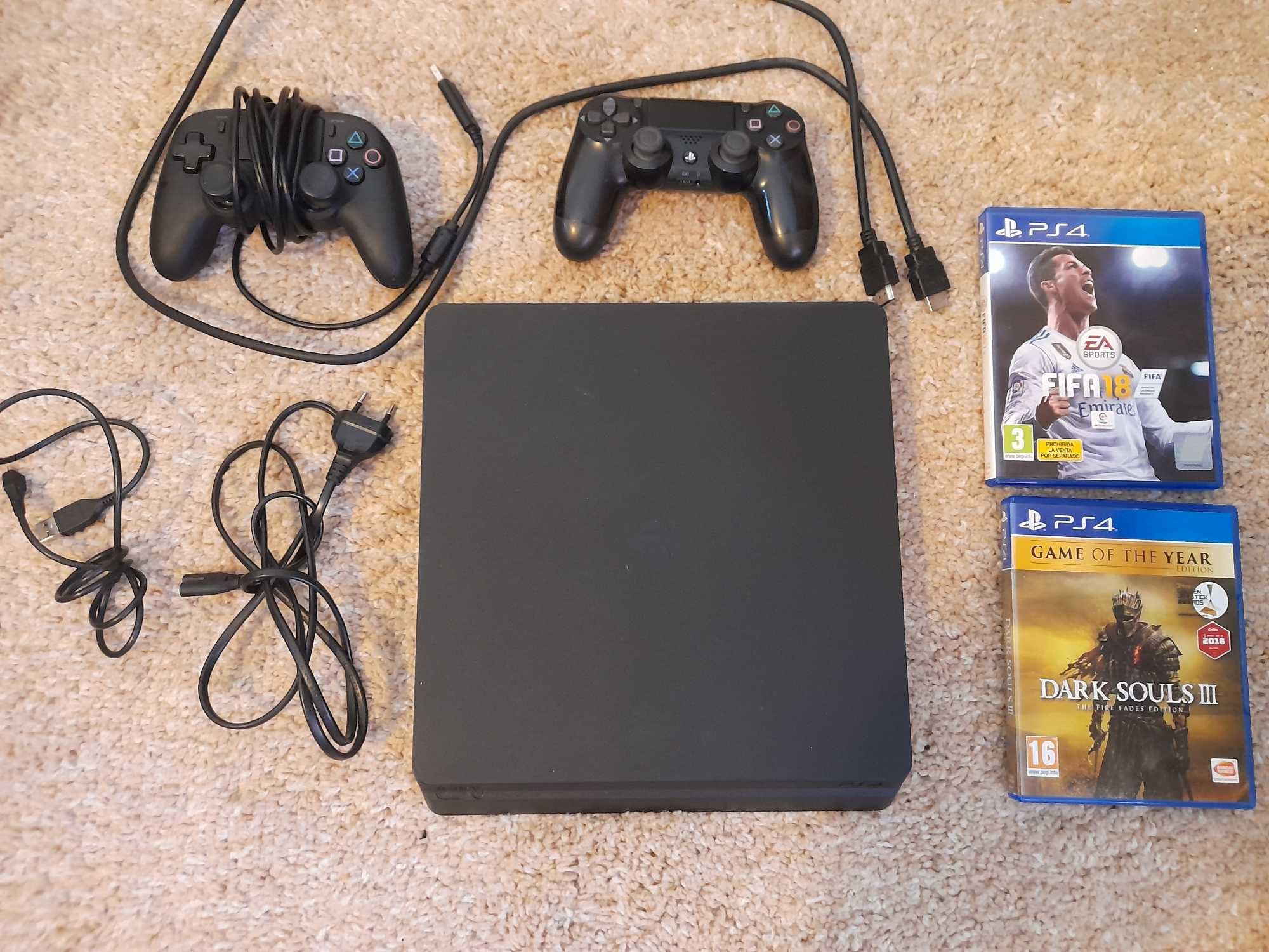 PS4 (PlayStation 4) Slim 500GB - 2 Jogos
