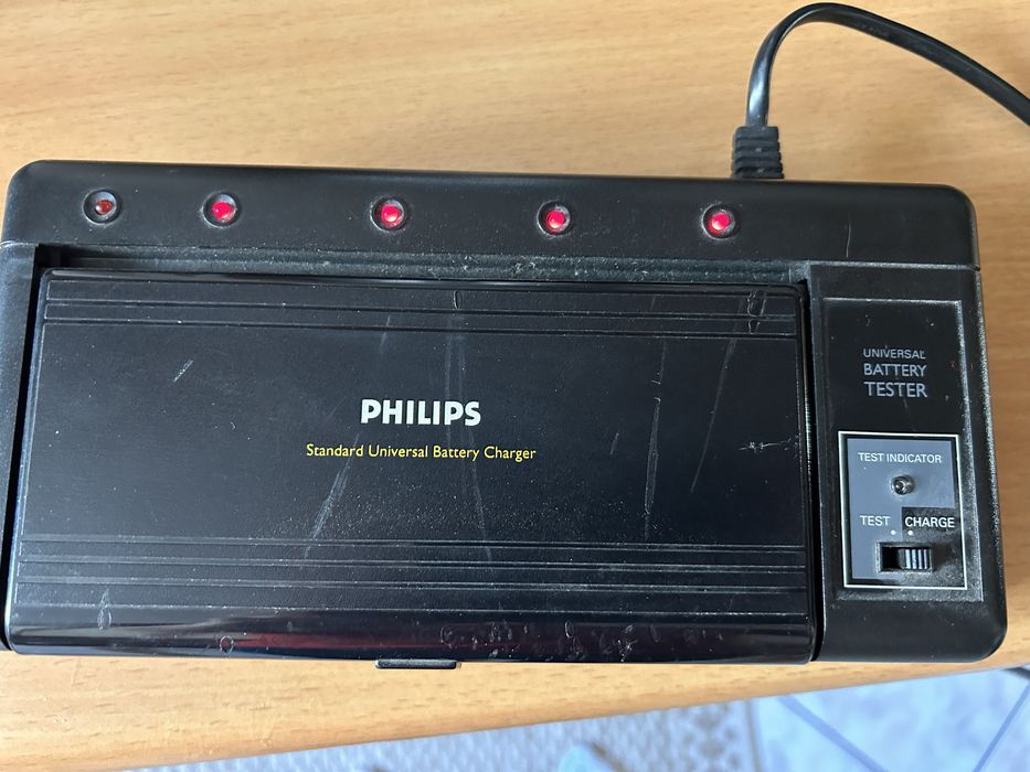 Ładowarka Philips baterii AAA AA 9V