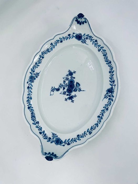 Talerz, patera z porcelany miśnieńskiej.
