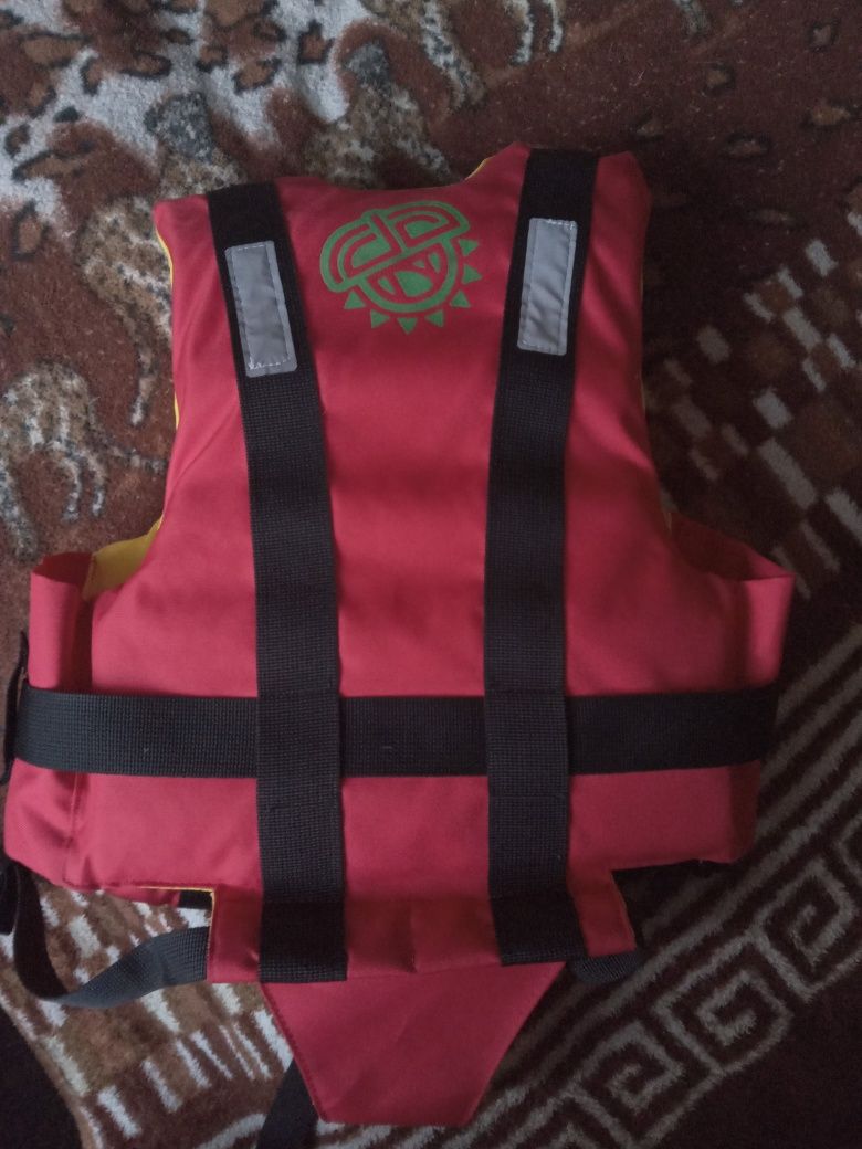Продам  рятувальний  спасательный  жилет  детский