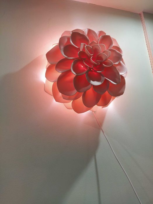 Светильник на стену