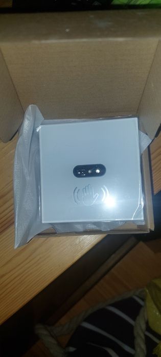 Włącznik światła dotykowy