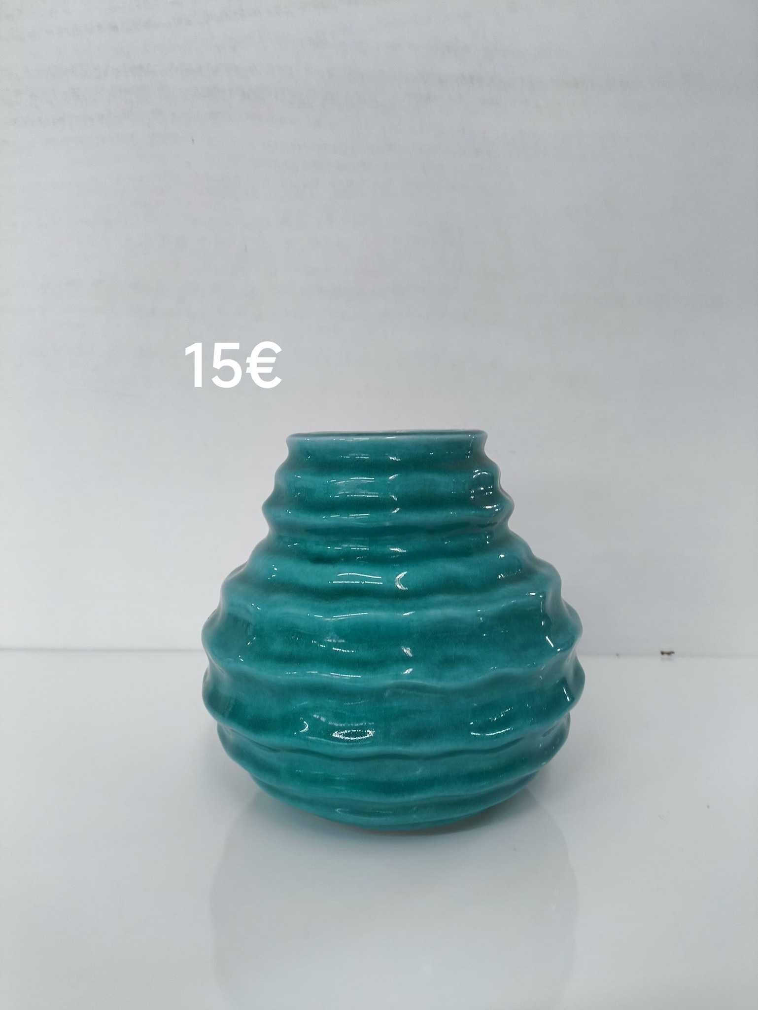 Peça de louça decorativa