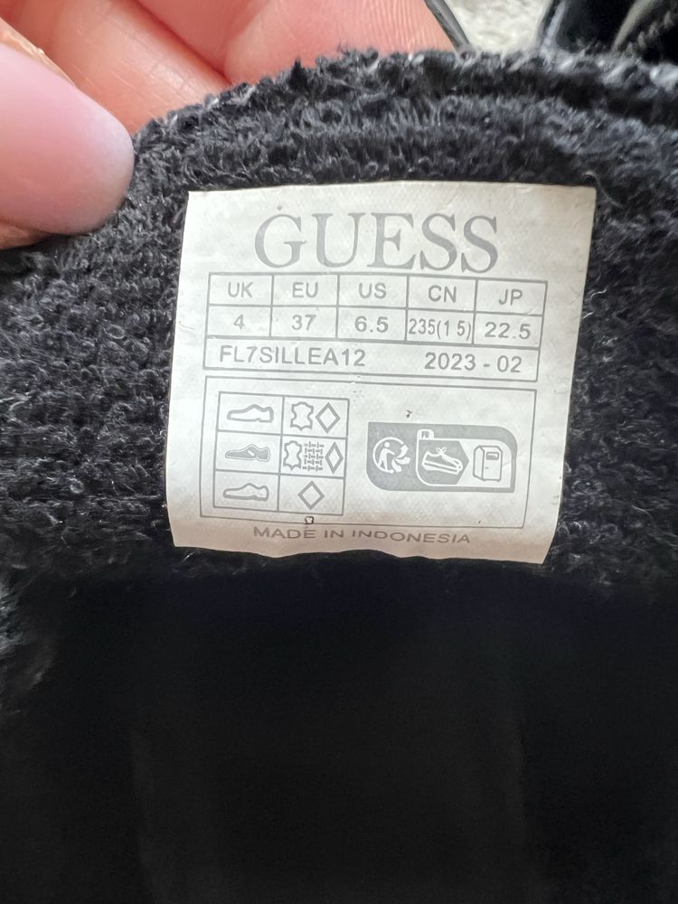 Снікерси Guess