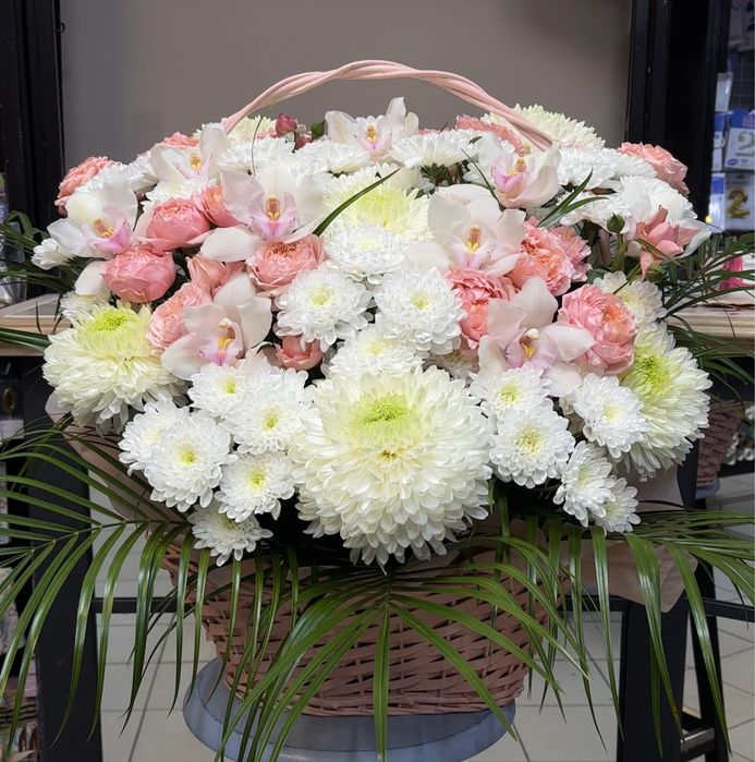 Ритуальнні,похоронні вінки та корзини з живих квітів.