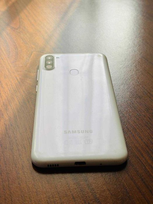 б\у Смартфон SAMSUNG Galaxy A11 2/32GB Dual SIM White