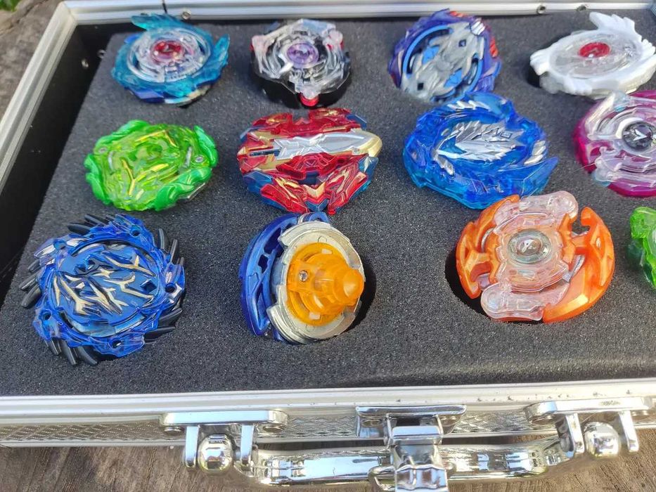 Бейблейд Бокс Набір 12 бейблейтів металеві елементи 2 запускач