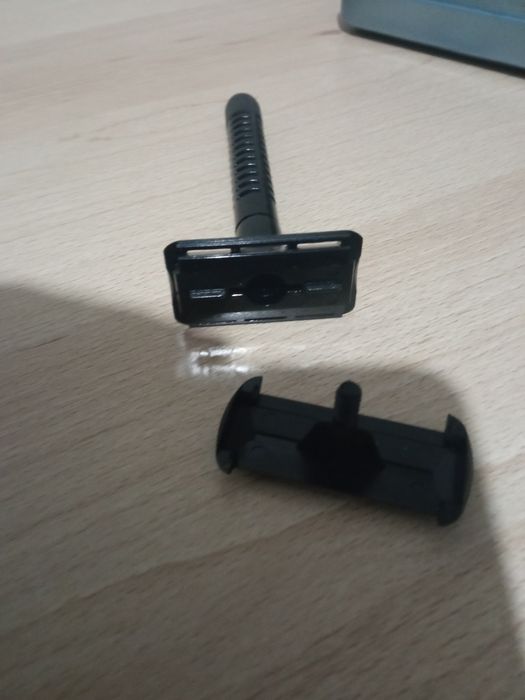 Maszynka Wilkinson i żyletki.