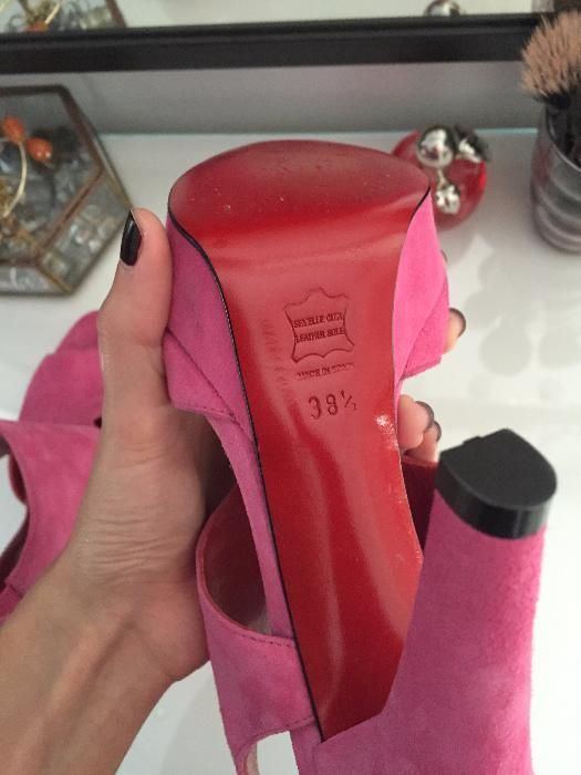 Sapatos elegantes em camurça rosa