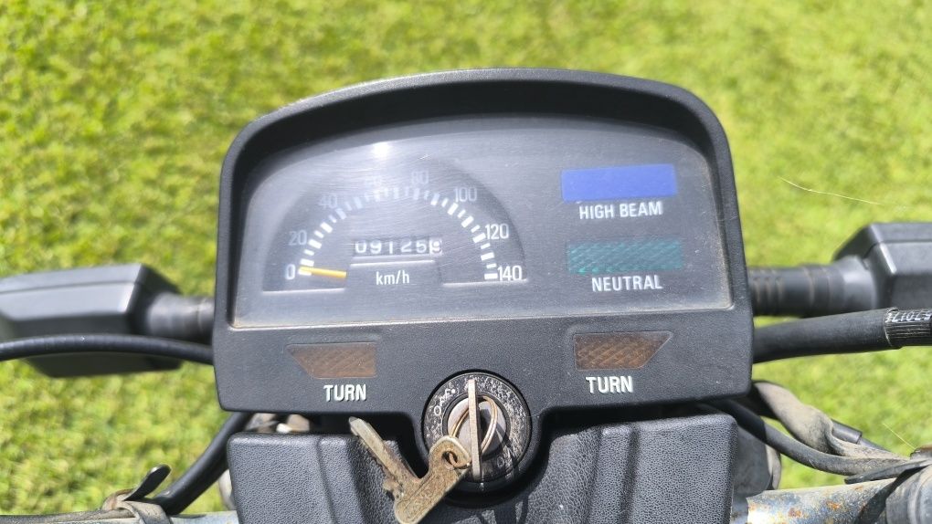 Mota Yamaha SR125 com 9168km